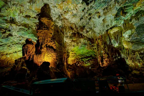 Besøgende i Phong Nha-hulen