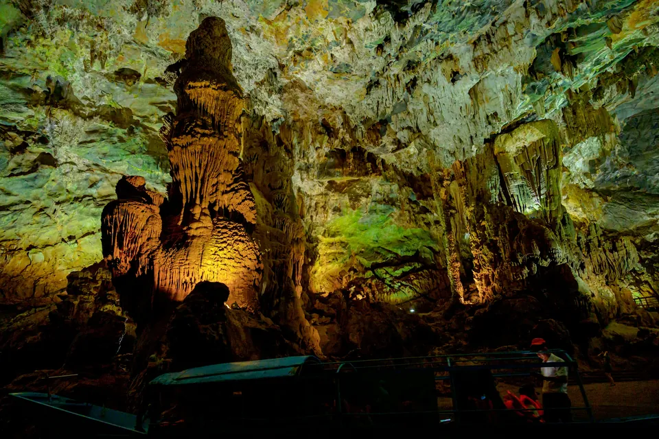 Besøgende i Phong Nha-hulen