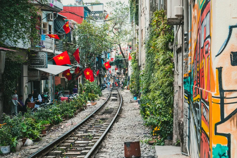 Jernbanespor mellem husene i Hanoi