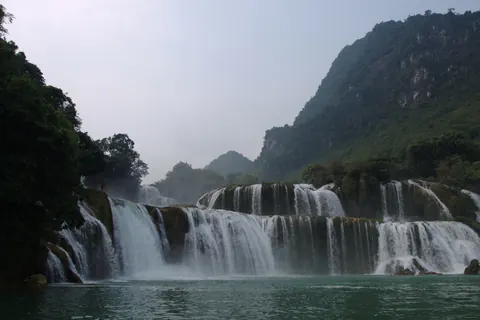 Ban Gioc-vandfaldet set fra den vietnamesiske side i Cao Bang